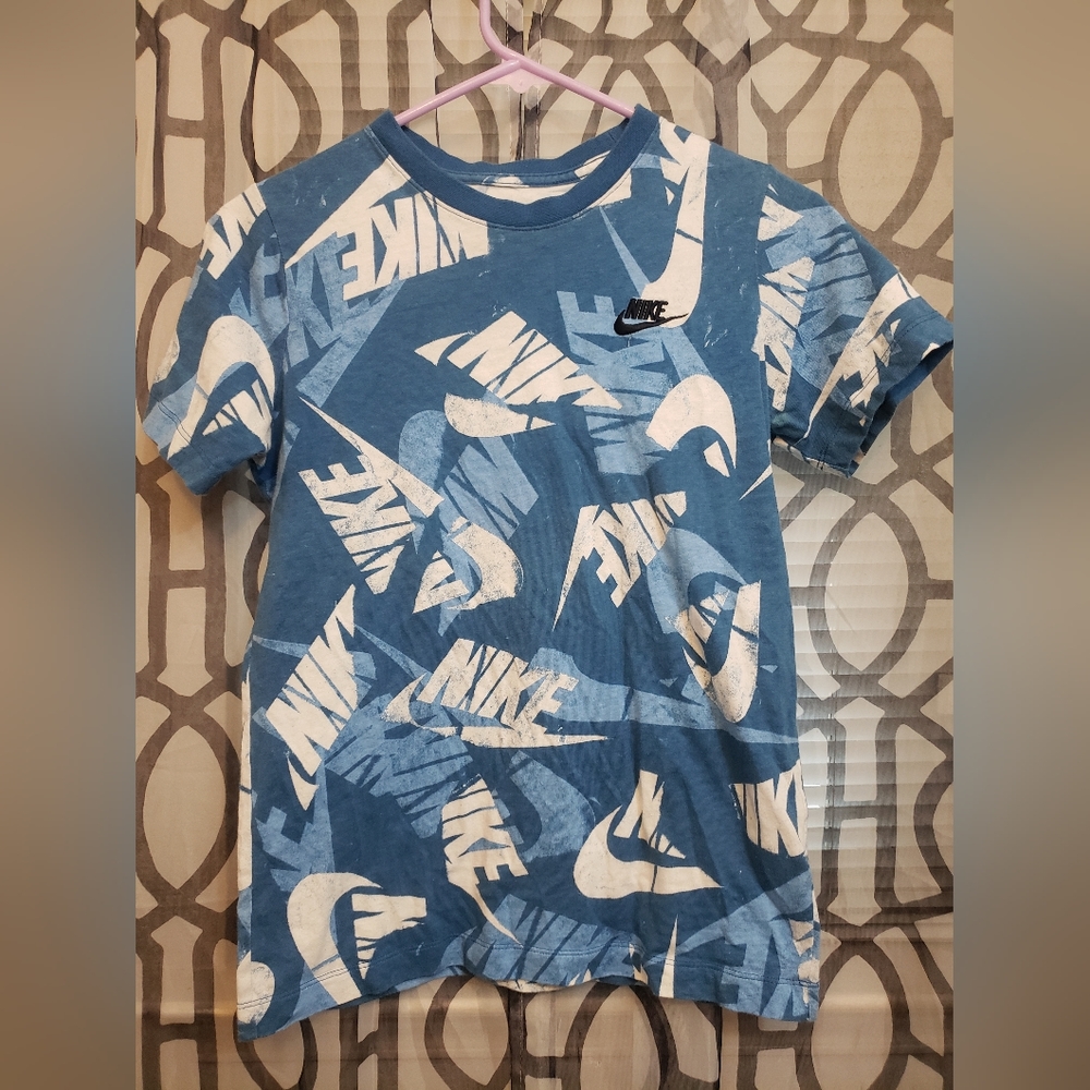 Boy Nike tee
